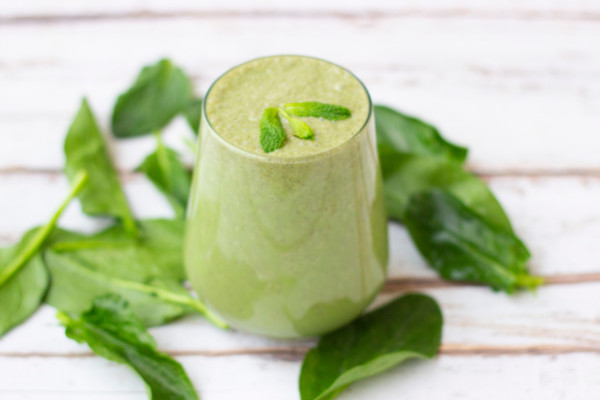 Smoothie mangue-menthe et thé vert - Recette rafraîchissante